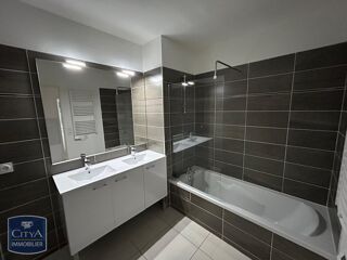  Appartement à louer 3 pièces 68 m²