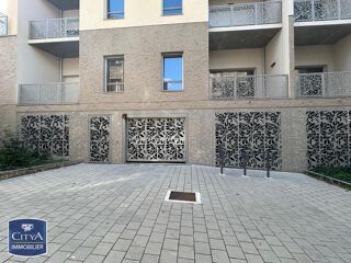  Parking / Garage à louer 