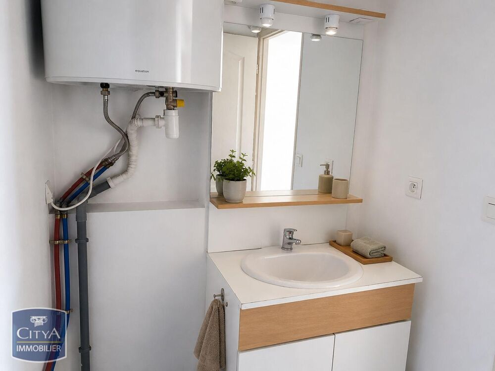 À LOUER : Appartement T2 situé à Carpentras, offrant un ....