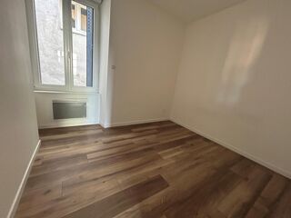  Appartement à louer 3 pièces 79 m²
