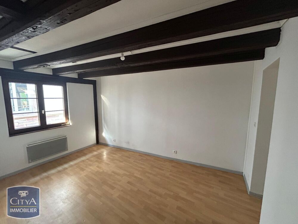 STRASBOURG - RUE DES POULES Appartement T3 situé à Stras....