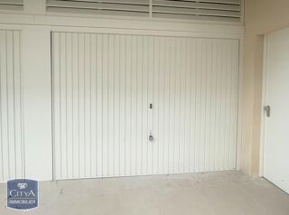  Parking / Garage à louer 15 m²