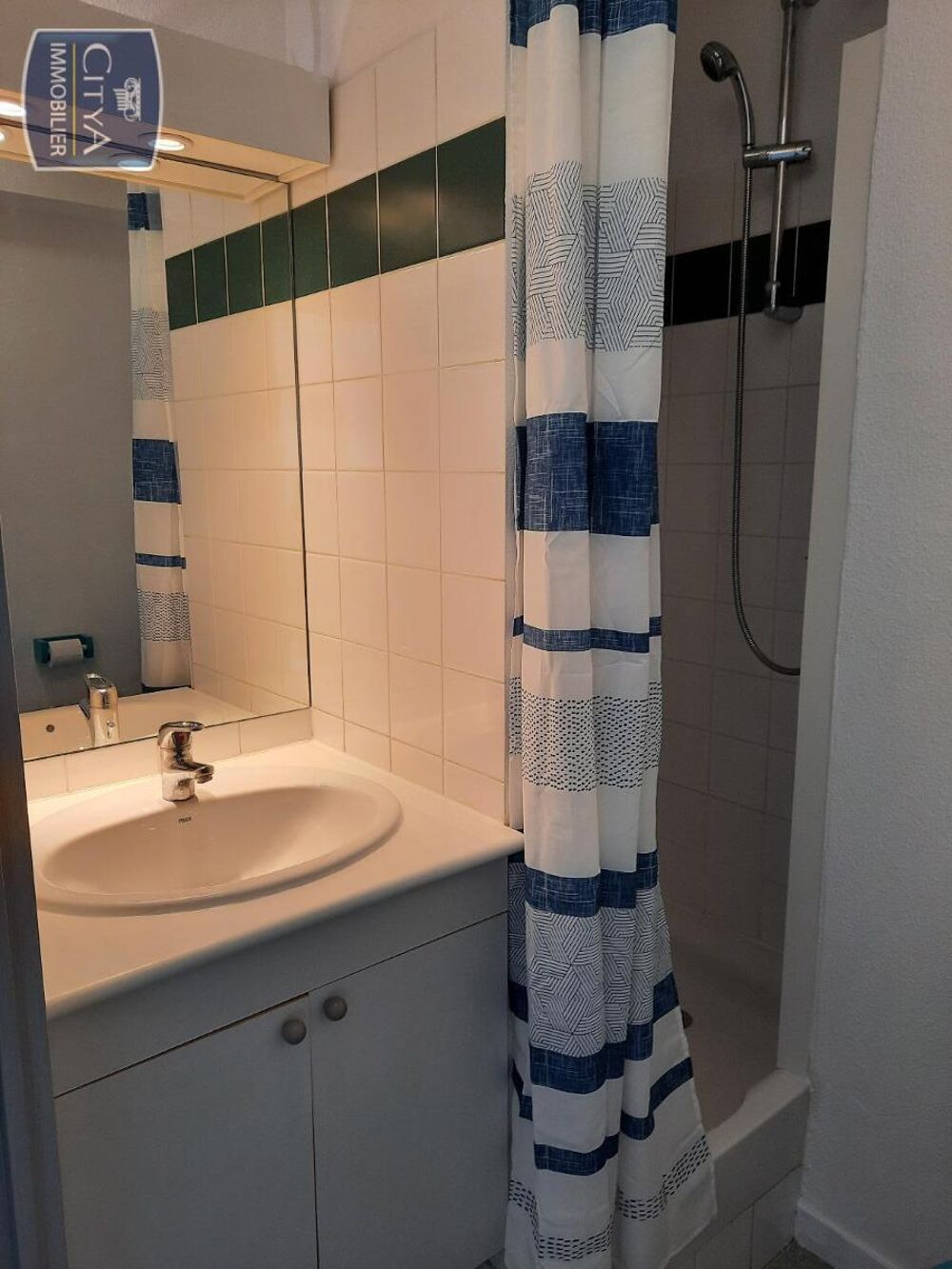 EXCLUSIVITÉ - EN BON ÉTAT GÉNÉRAL En location : à côté d....
