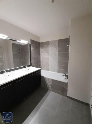  Appartement à louer 3 pièces 60 m²
