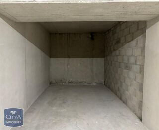  Parking / Garage à louer 