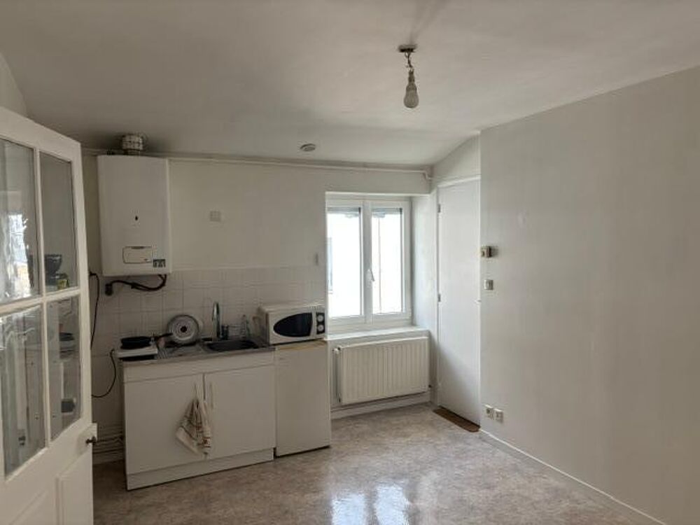 12 rue Sadi Carnot. F2 de 35 m² au 2nd étage comprenant ....
