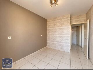  Appartement à louer 4 pièces 85 m²