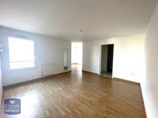  Appartement à louer 4 pièces 79 m²
