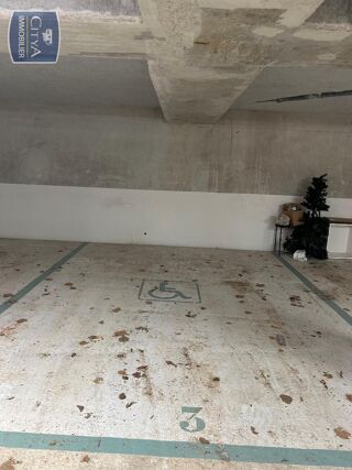  Parking / Garage à louer 