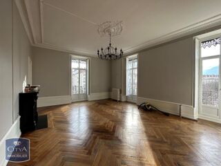  Appartement à louer 4 pièces 121 m²