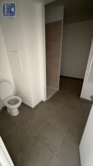  Appartement à louer 5 pièces 121 m²
