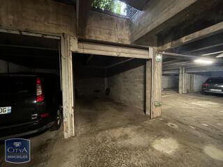  Parking / Garage à louer 