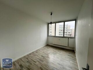 Appartement à louer 4 pièces 80 m²