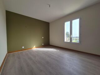  Appartement à louer 4 pièces 101 m²