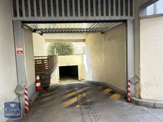  Parking / Garage � louer 