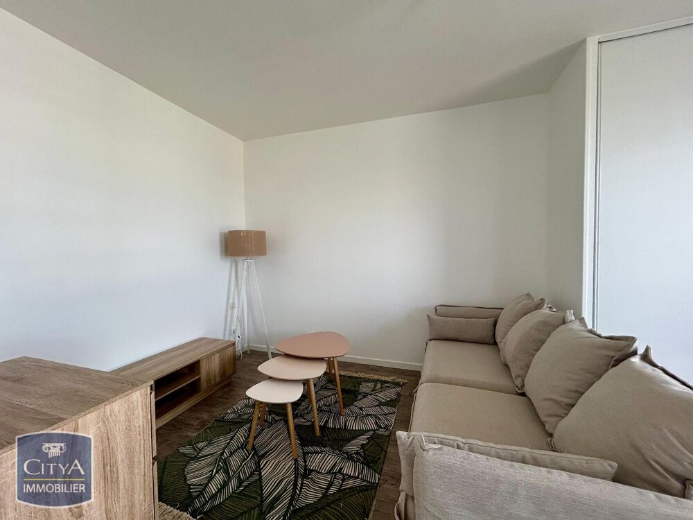 À LOUER : Appartement T1 moderne à Luce, situé au troisi....
