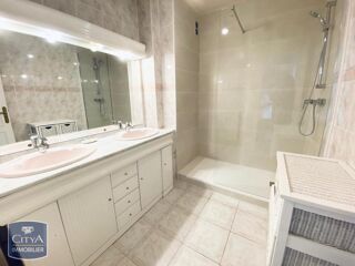  Appartement à louer 4 pièces 107 m²