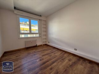  Appartement à louer 4 pièces 96 m²