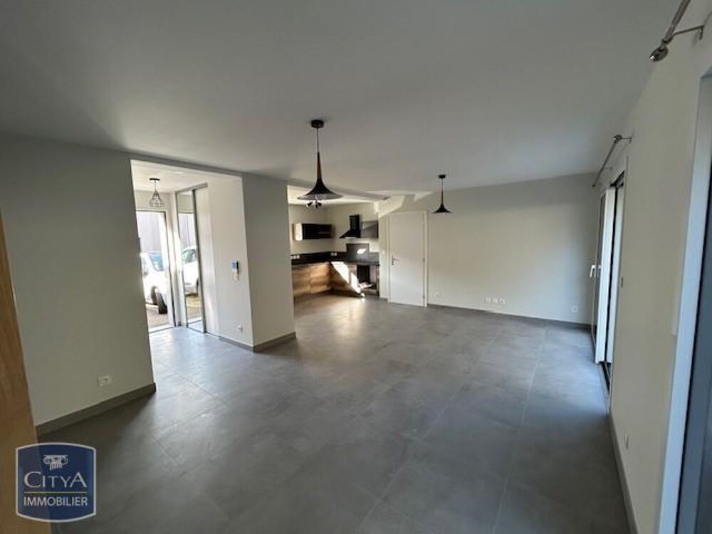 À LOUER ! Découvrez cette charmante maison T4 située à P....