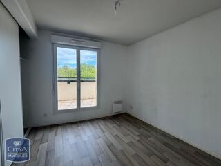  Appartement à louer 4 pièces 77 m²