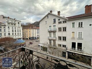  Appartement à louer 3 pièces 85 m²