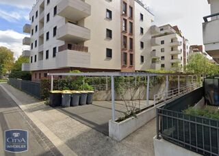  Parking / Garage � louer 