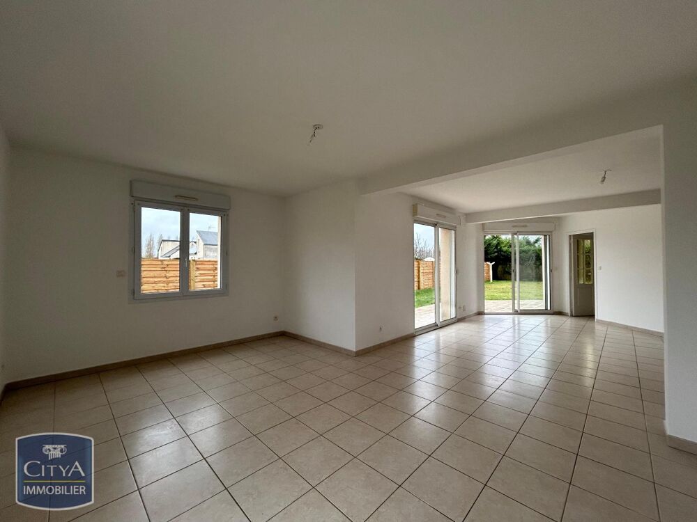 À LOUER : Maison T6 située à Maze Millon. Ce bien spacie....