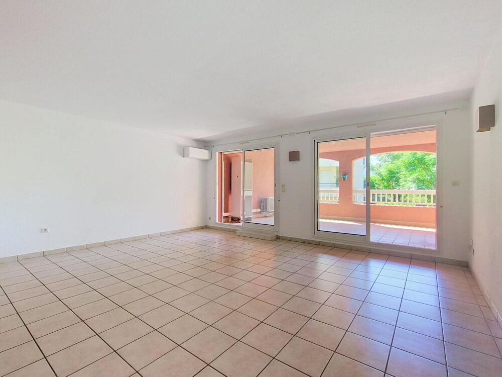 ARGELES SUR MER GRAND T3 AVEC TERRASSE ET PARKING - À lo....