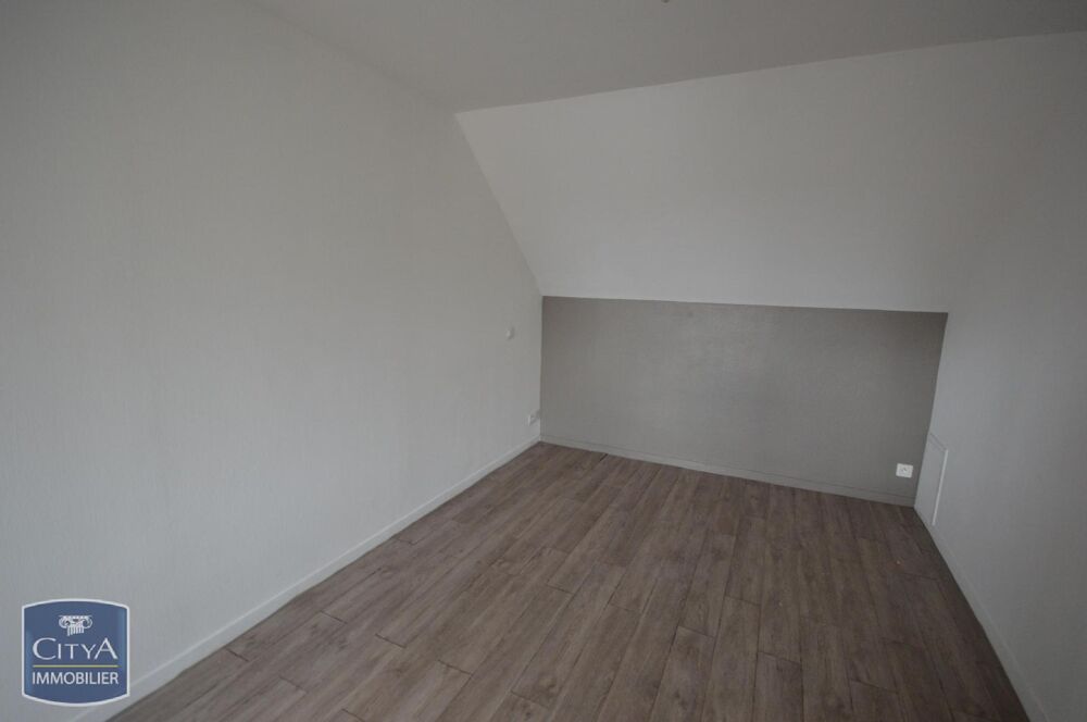 À LOUER : Appartement rénové T2 situé à Cholet, dans le ....