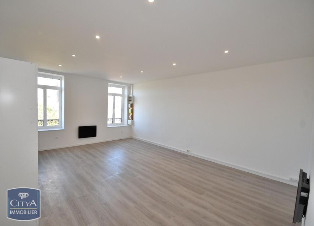 À LOUER : Appartement rénové T3 situé à Hautmont, dans u....