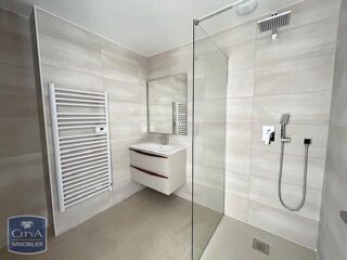  Appartement à louer 4 pièces 93 m²