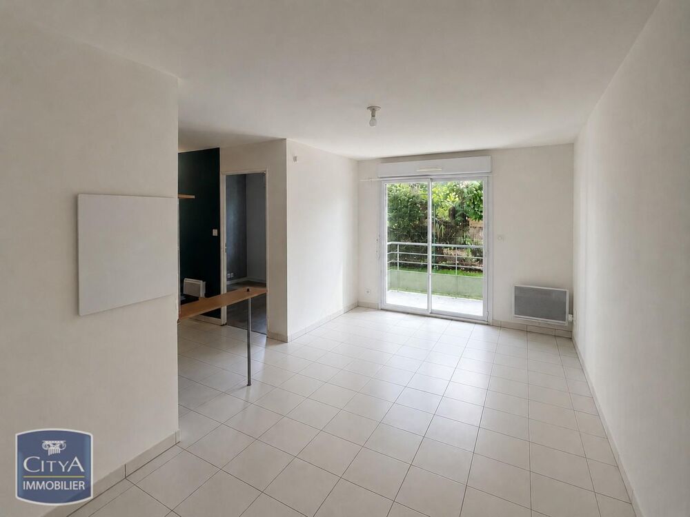 EXCLUSIVITE - RIVE DROITE A louer : Appartement T1 bis d....