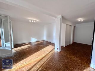  Appartement à louer 2 pièces 65 m²