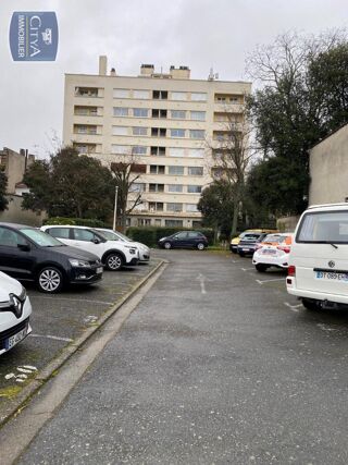  Parking / Garage à louer 