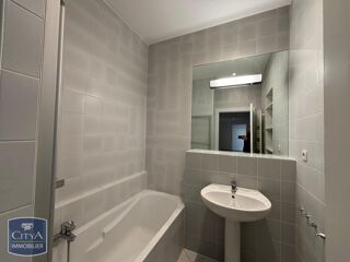  Appartement à louer 4 pièces 139 m²