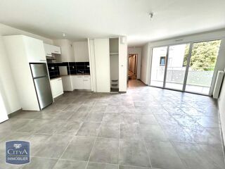  Appartement à louer 3 pièces 65 m²