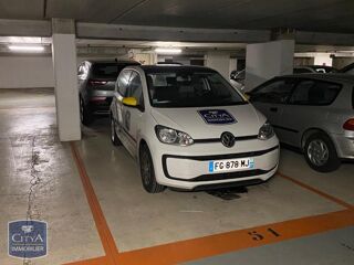  Parking / Garage à louer 