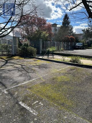  Parking / Garage à louer 