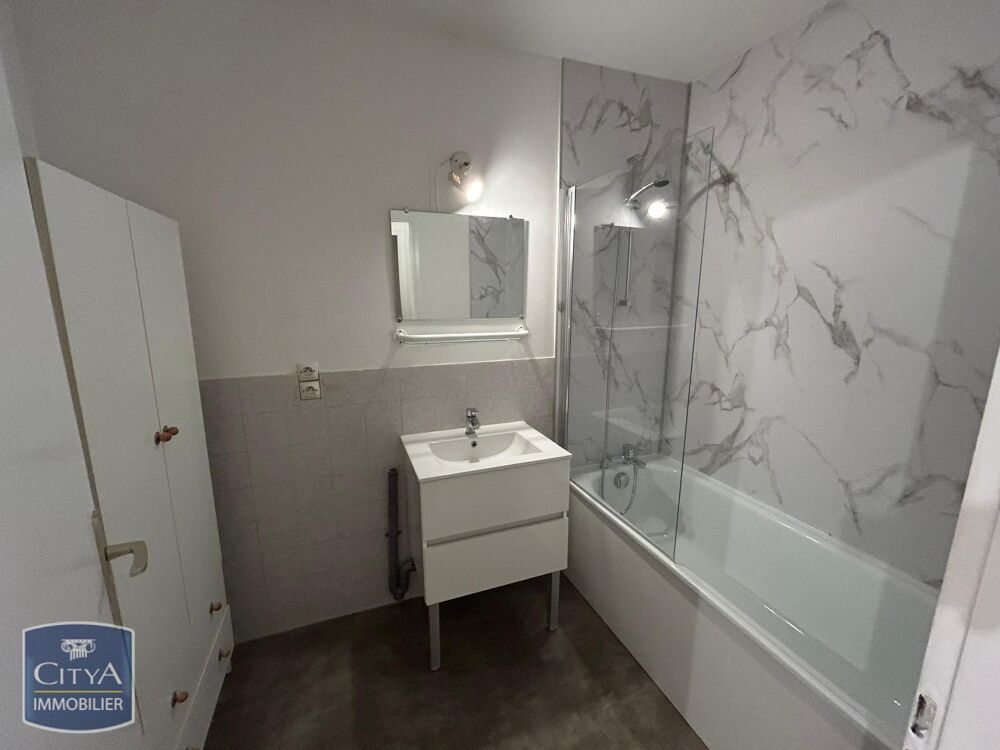 À LOUER : Appartement rénové T1 situé à Lille, offrant u....