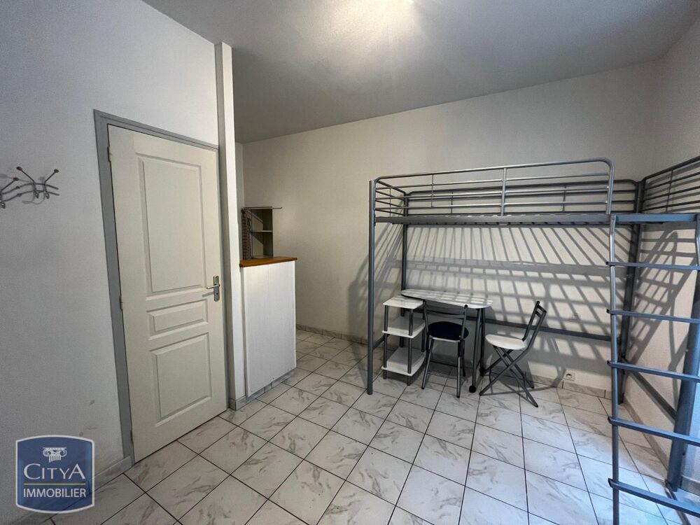 STUDIO AVEC MEUBLES A DISPOSITION * En location : dans l....
