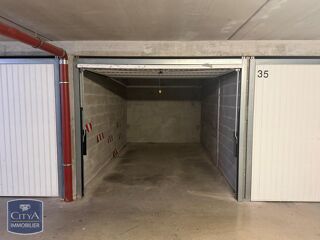  Parking / Garage à louer 