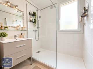  Appartement à louer 4 pièces 66 m²