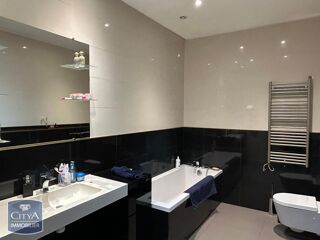  Appartement à louer 5 pièces 158 m²