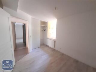  Appartement à louer 4 pièces 82 m²