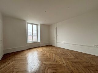  Appartement à louer 5 pièces 107 m²
