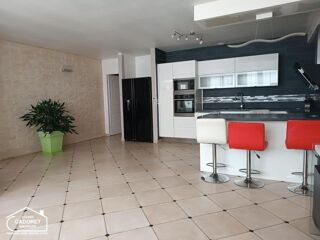  Maison  vendre 7 pices 215 m