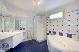  Appartement à louer 4 pièces 107 m²