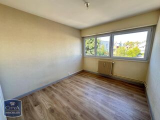  Appartement à louer 4 pièces 82 m²