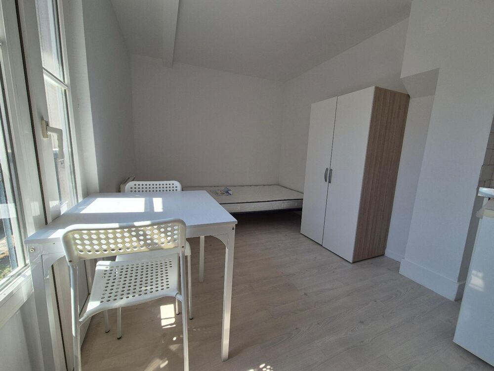 Studio Meublée situé 9Bis, rue Agut, comprenant une cham....