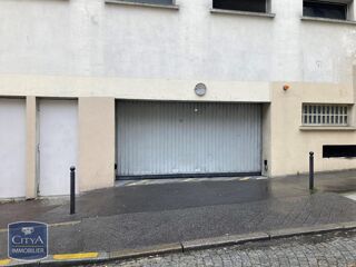  Parking / Garage à louer 